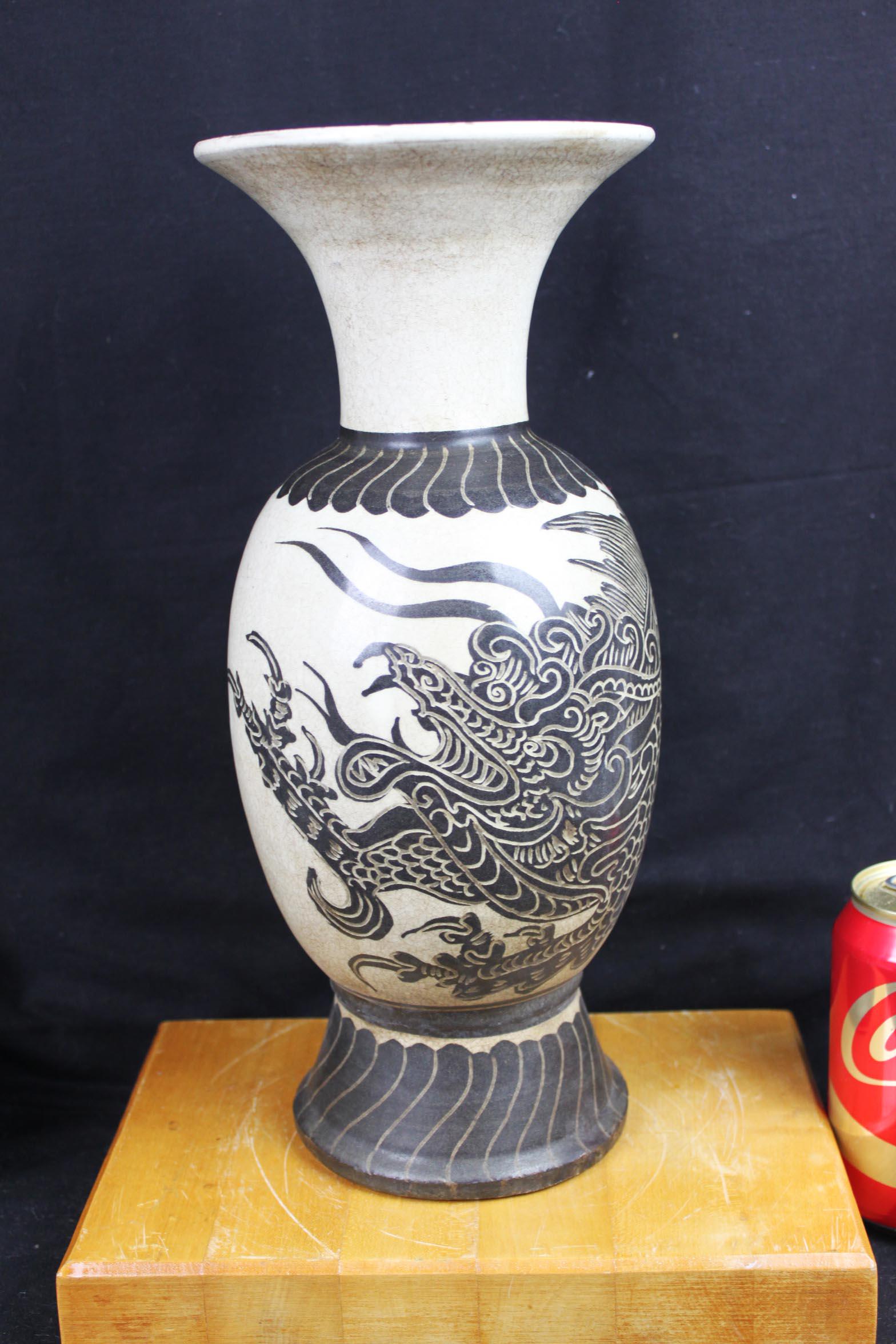 Antique Chinese Porcelain Vase with Dragon Pattern: 6''x13''