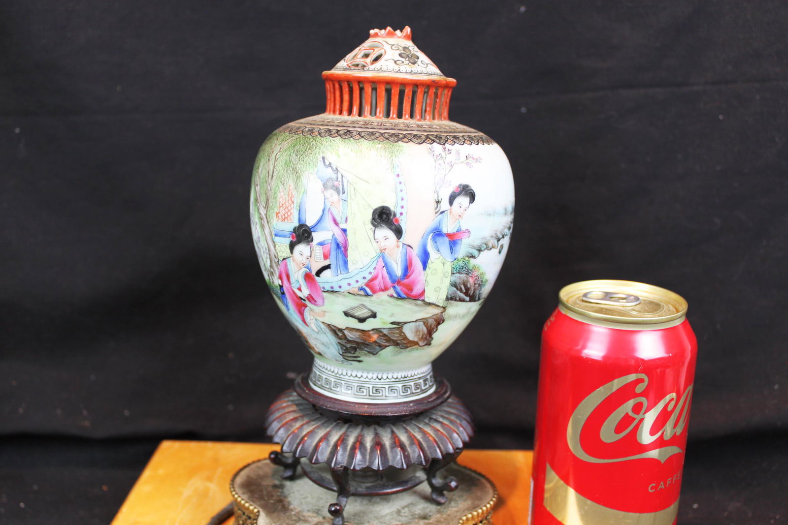 Antique Chinese Porcelain Vase Lamp: 4.5''x9.5''