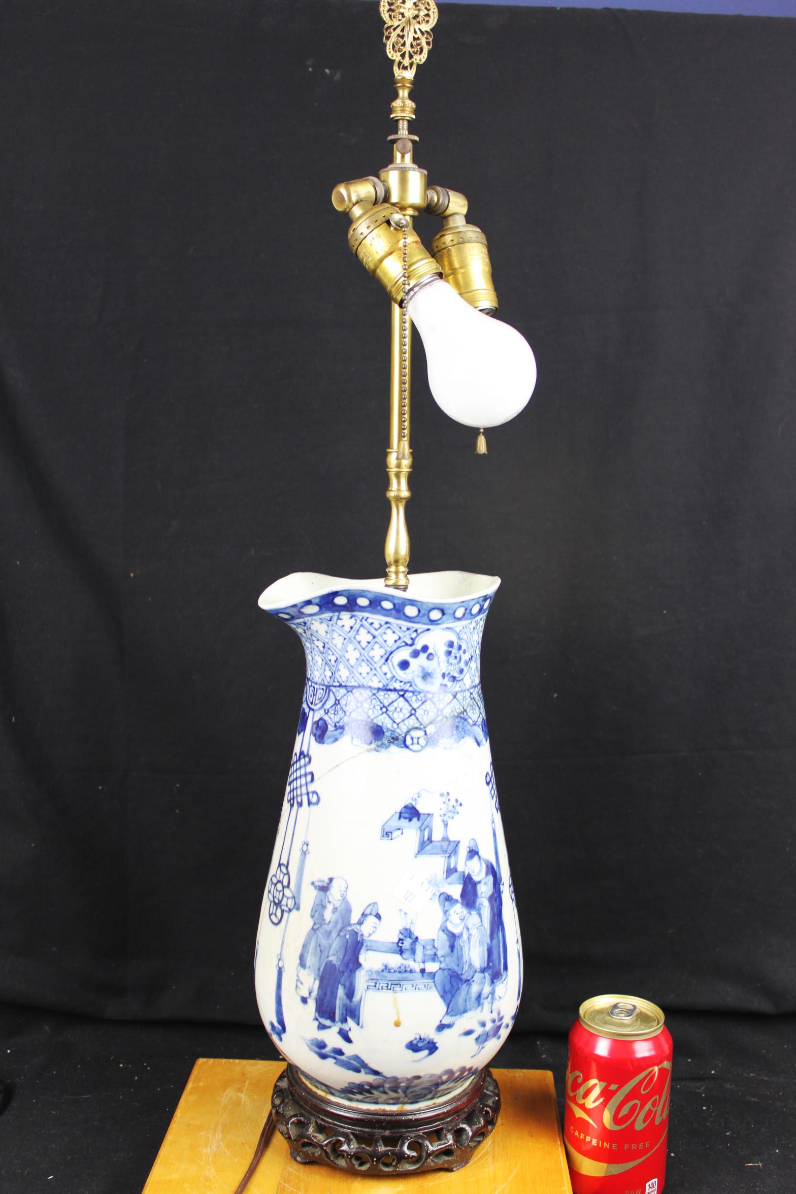 Antique Chinese Blue&White Porcelain Vase Lamp: 7''x14''