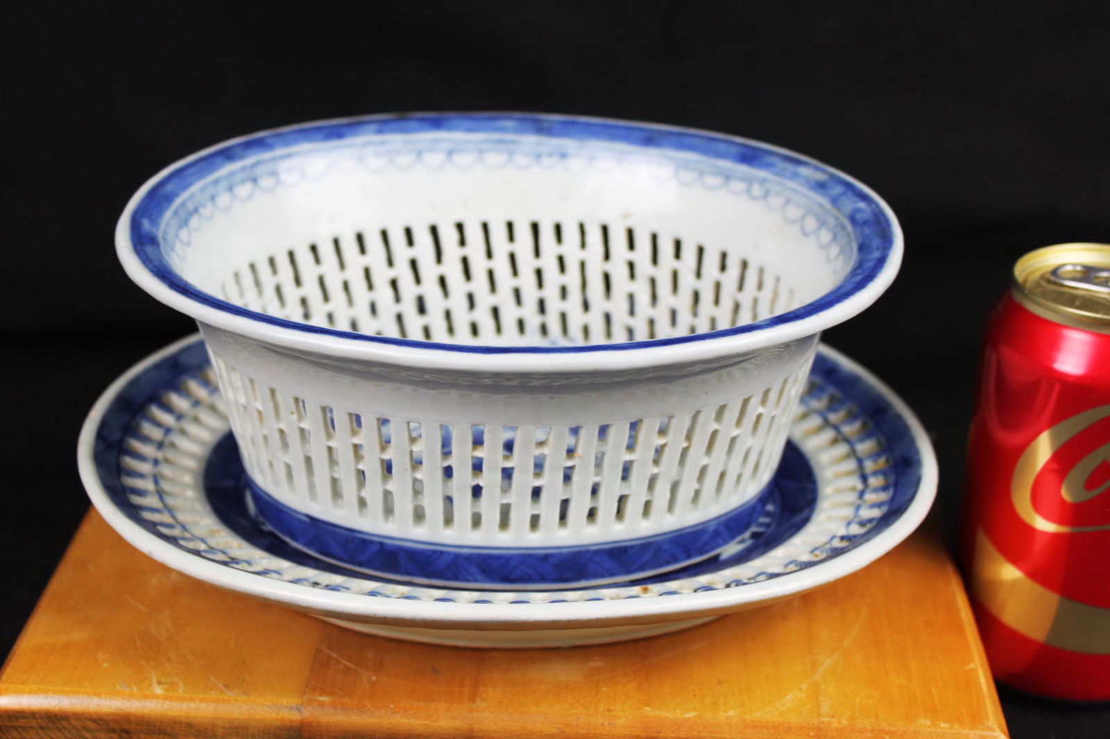 18th century Chinese Blue&White Grill Net Porcelain Bowl (1 of 16)