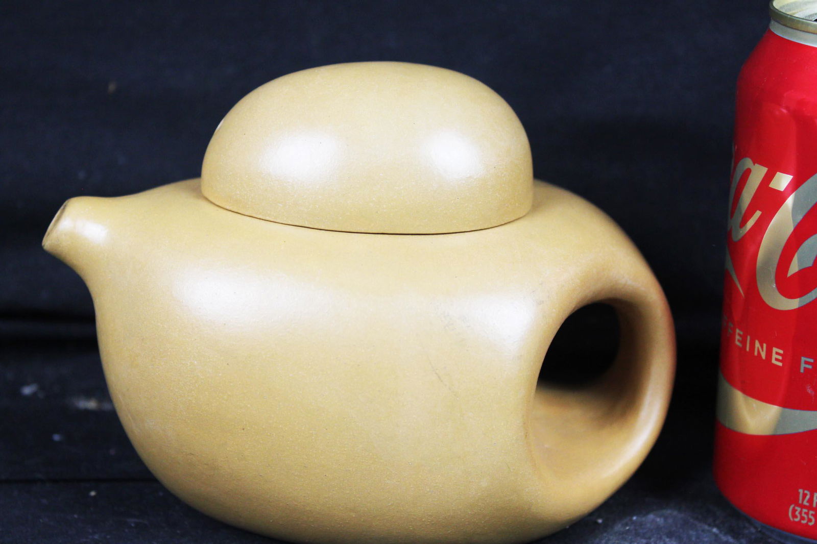 Chinese Yixing Zisha Tea Pot: 5.5''x4.5''x4''