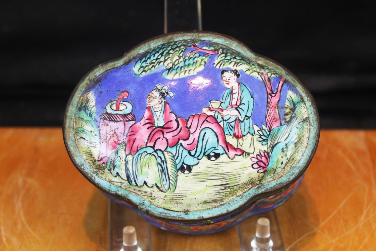 Antique Chinese Cloisonne box (1 of 6)