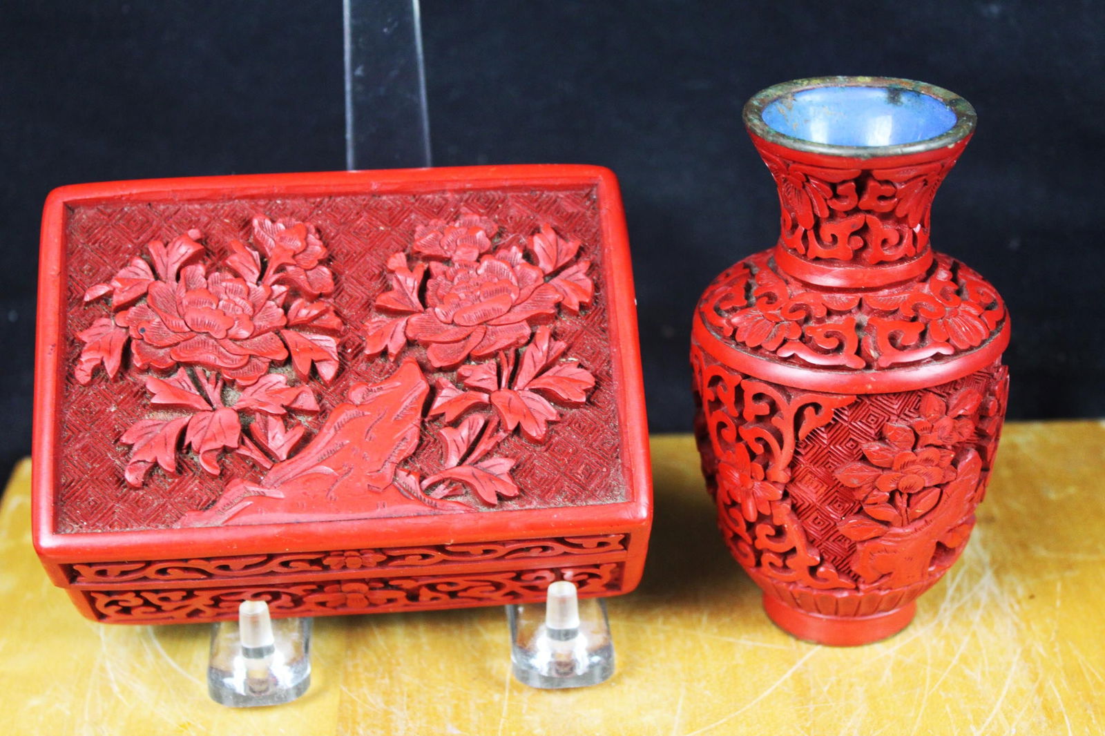 Chinese Vase and box carved cinnabar with flowers (1 of 4)