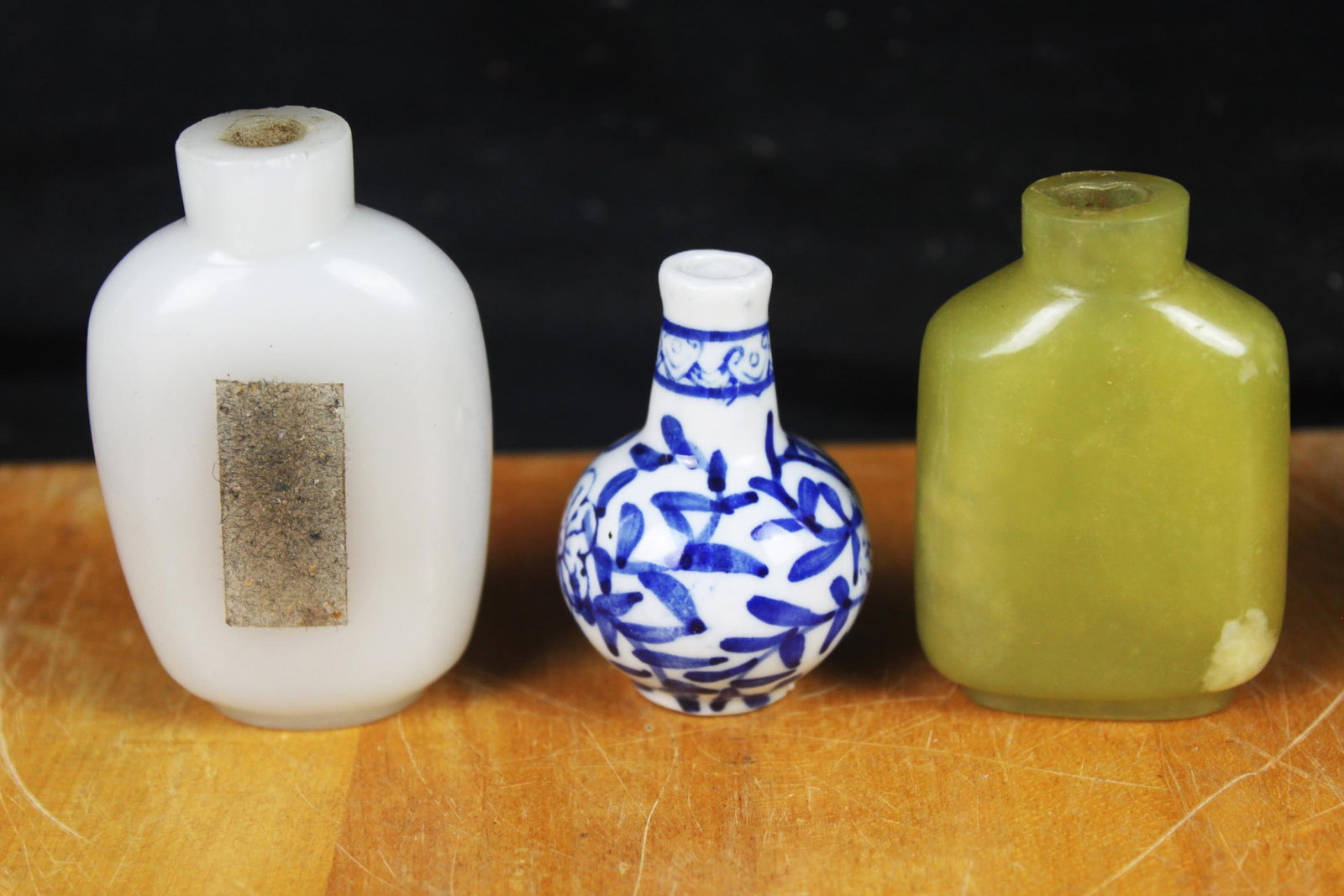 3 Snuff bottles: 3''x1.5''x1'', 2''x1''