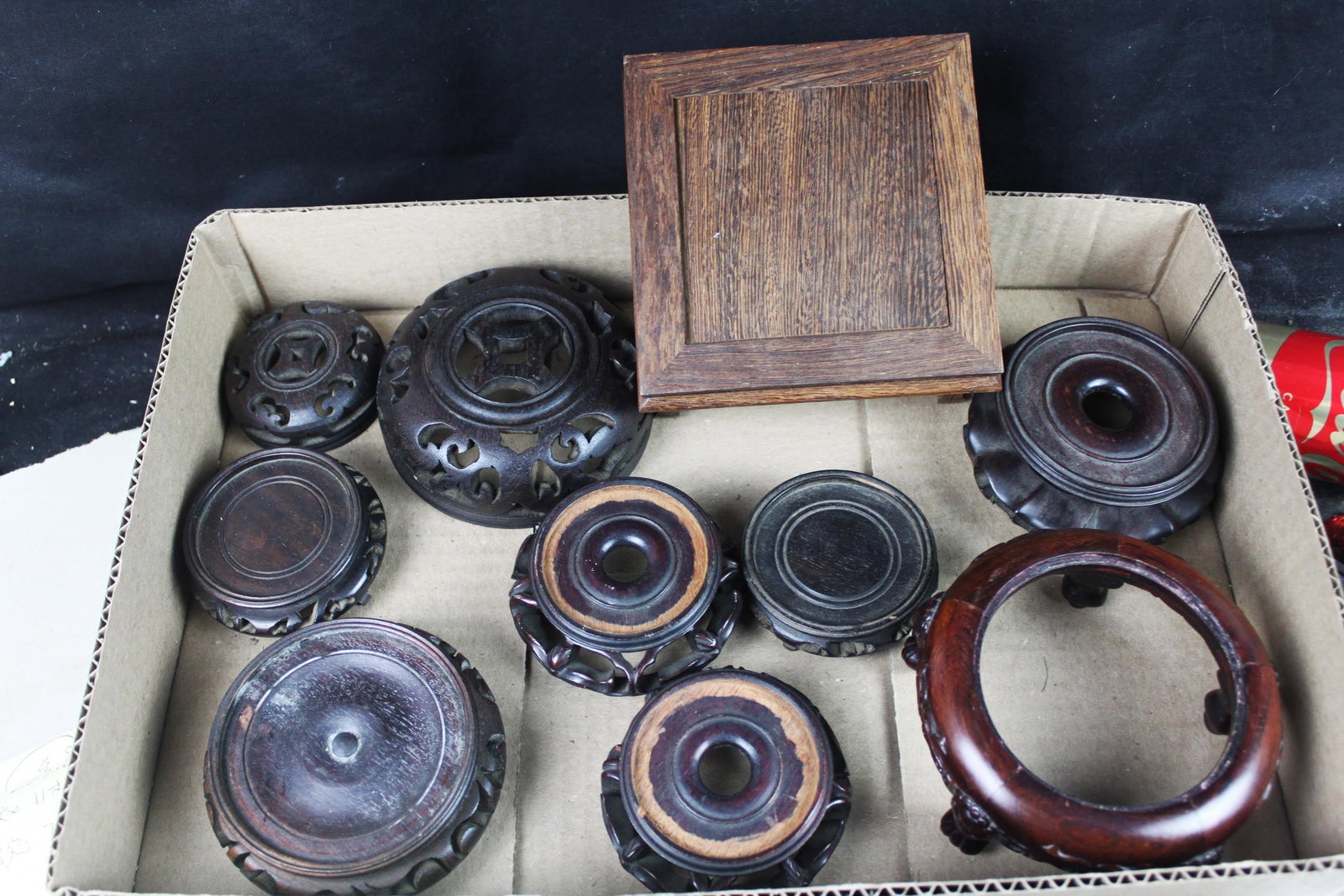 A lot of wood stands (10 items) (1 of 10)