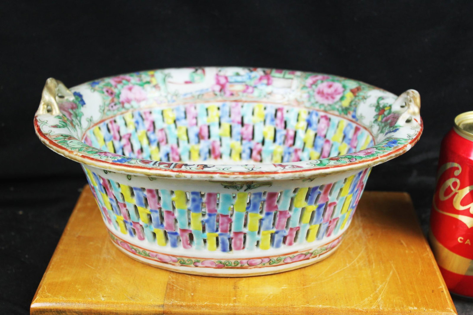 Antique Chinese Rose Medallion Porcelain Reticulated Porcelain Basket: 10''x9''x4''
