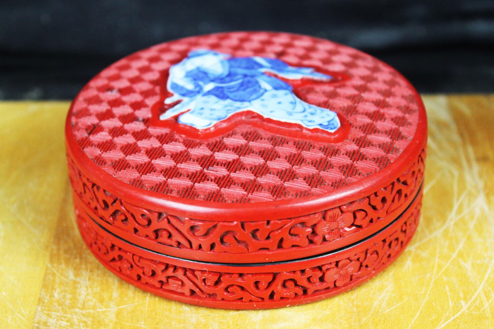 Chinese Cinnabar Lacquered box (1 of 4)