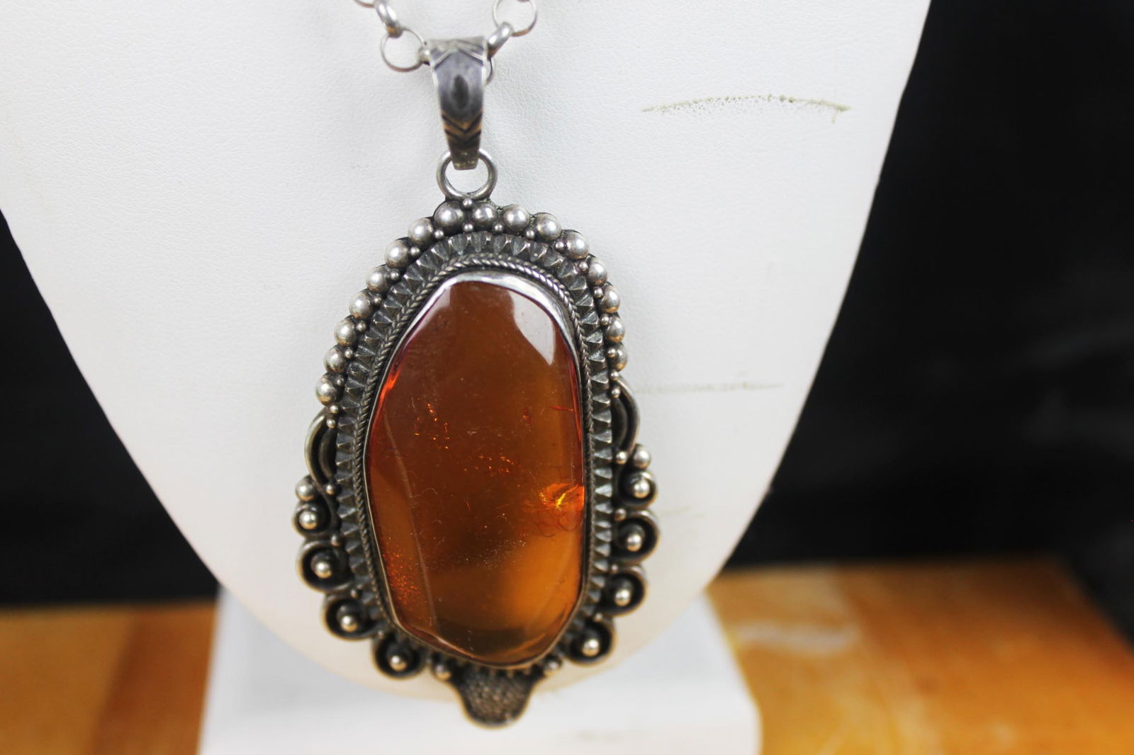 Chinese hand made amber stone necklace (1 of 5)