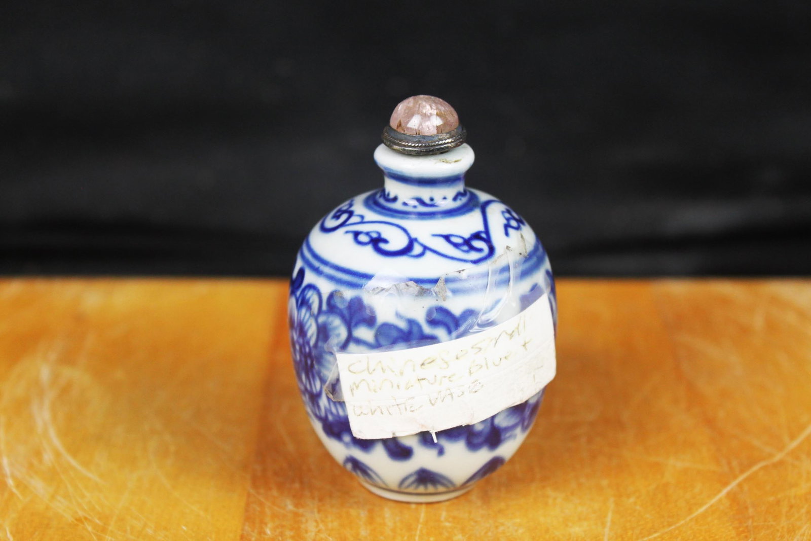 Antique Chinese Porcelain Snuff Bottle: 3''x2''