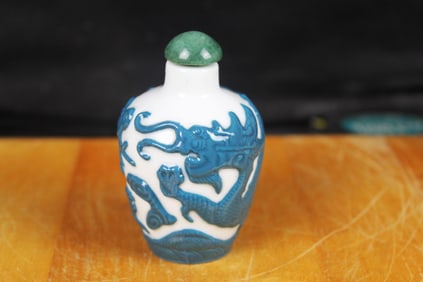 Antique Chinese Snuff Bottle with Dragon pattern