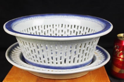 GRILL BOWL with DISH, porcelain, China, Qianlong, decoration in underglaze blue.