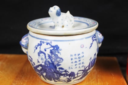 Antique Chinese Blue&White Porcelain Bowl / Pot & lid- foo dog on top