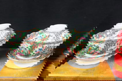 A pair Famille rose tureen from Guangdong, China, 19th century