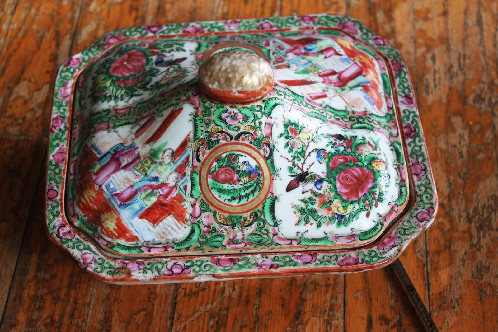 Vintage Chinese Rose Medallion Bowl: 9''x8''x4''