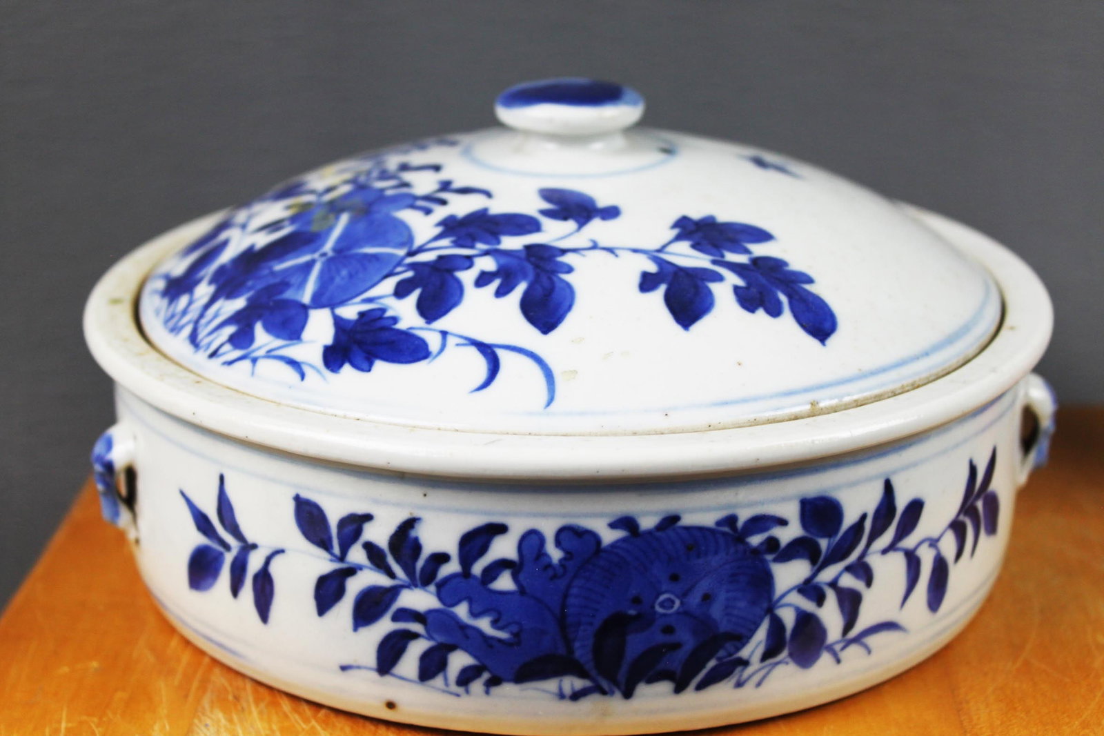 Antique Chinese Blue and White Covered Porcelain Tureen: 7.5'' x 3''