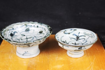 Antique Chinese Porcelain Pedestal Small Condiment Plate Ming Dynasty