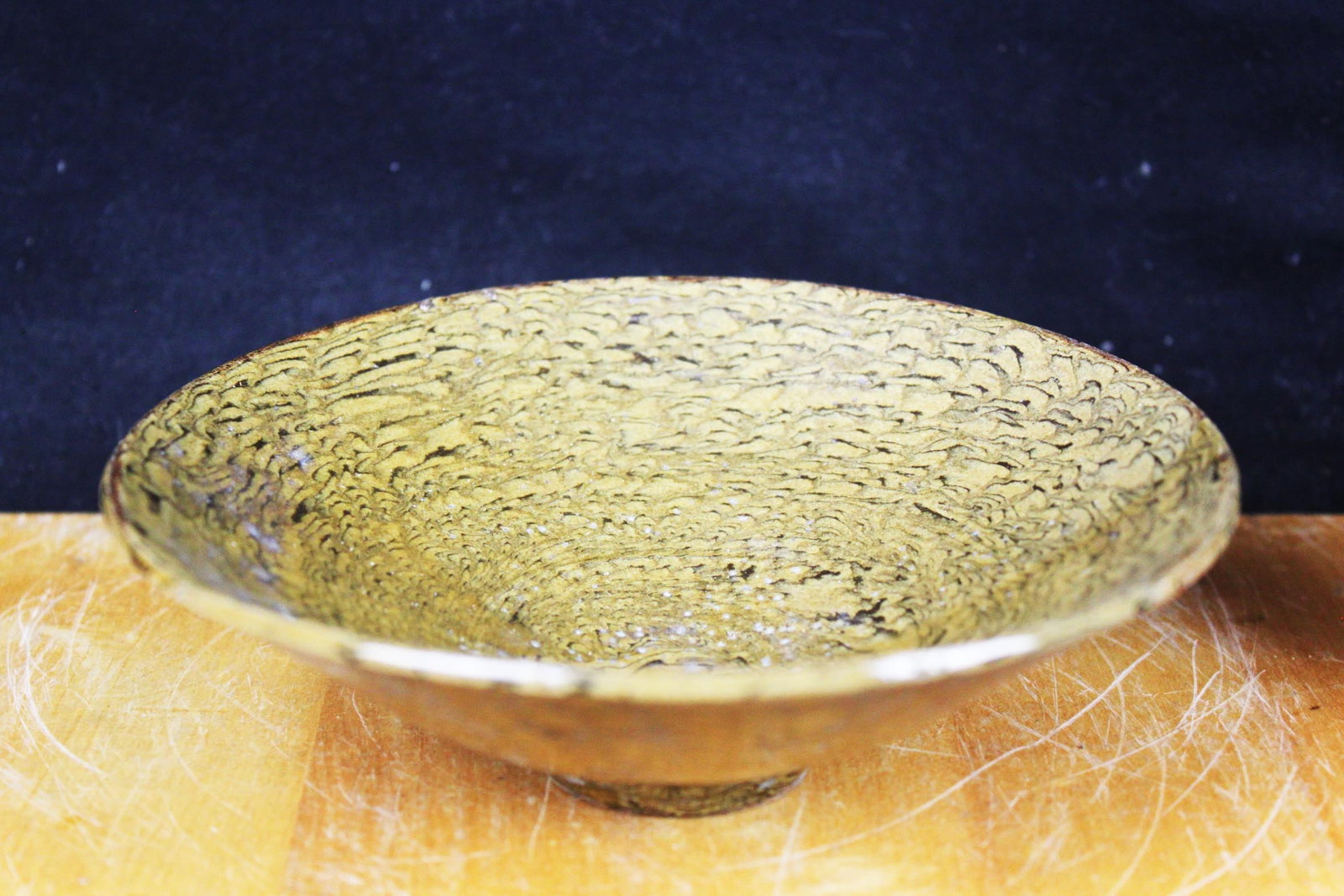 Antique Gold&Black porcelain chinese bowl: 5.5''x1.5''