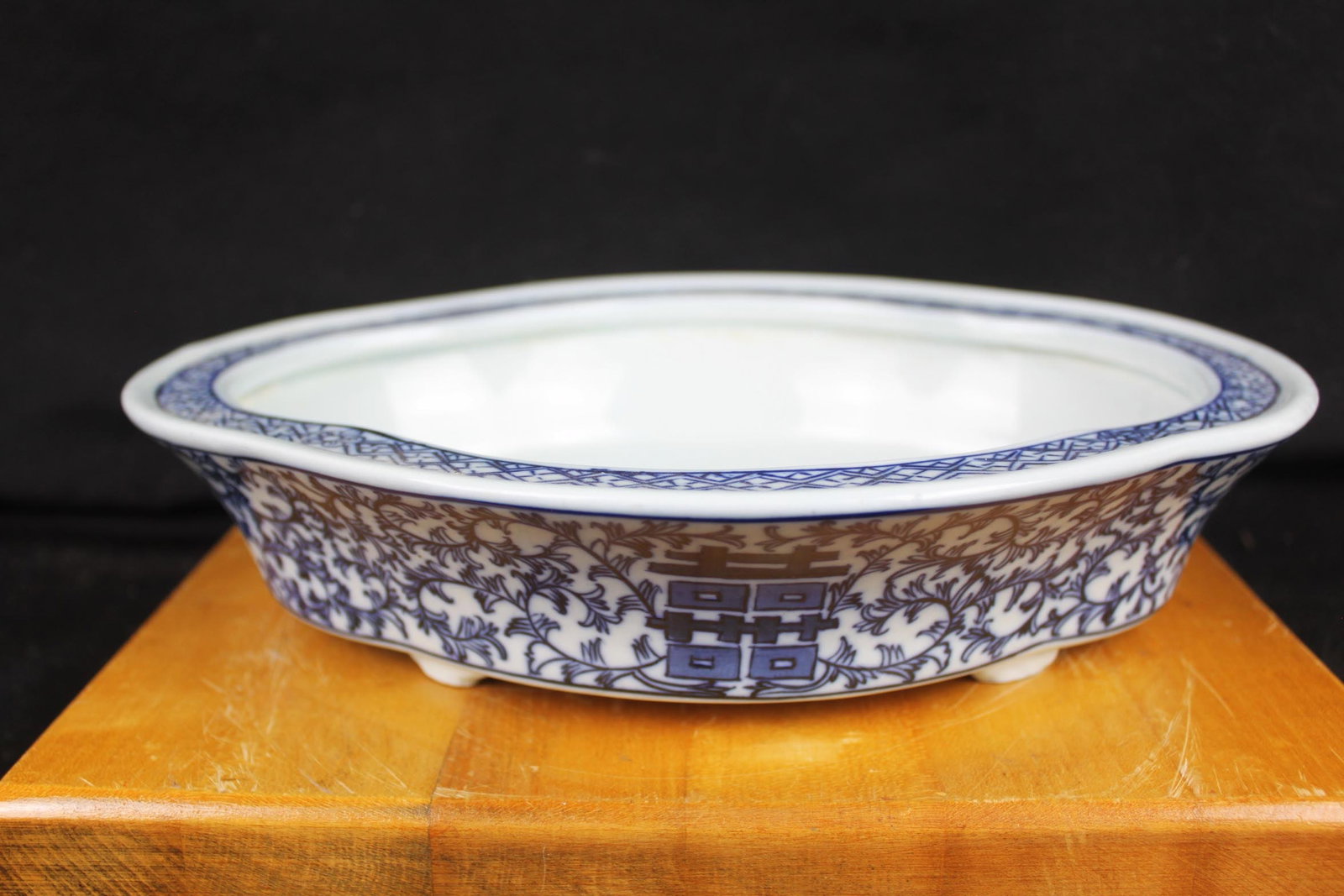 Chinese White&Blue Porcelain Planter: 10''x8''x2''