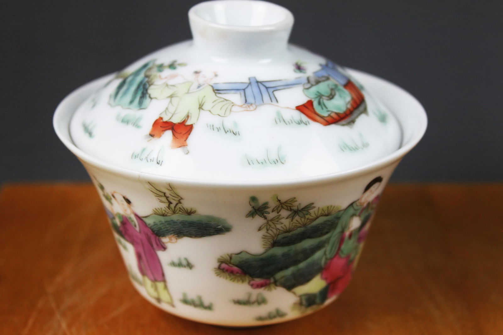 Antique Famille Rose Porcelain Gaiwan with Figural Scene: 4''x3''x3.5''