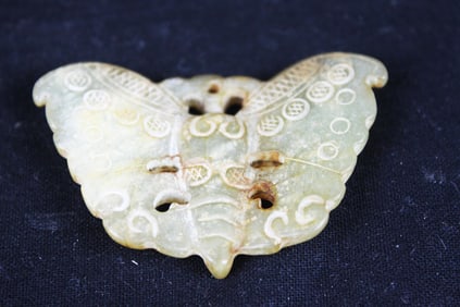 Hand carved GREENISH JADE FIGURE