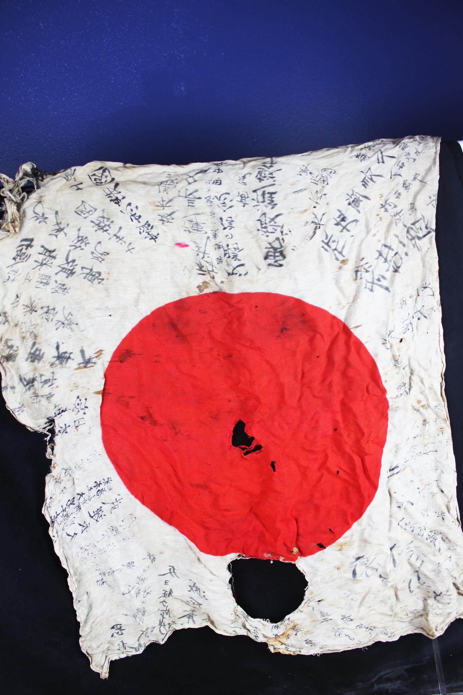 WWII JAPANESE ARMY SOLDIERS NATL. FLAG W/ KANJI: 28''x23''