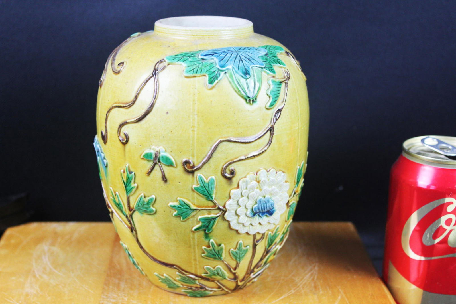 Antique Chinese Yellow Don jar: 6.5''x5'