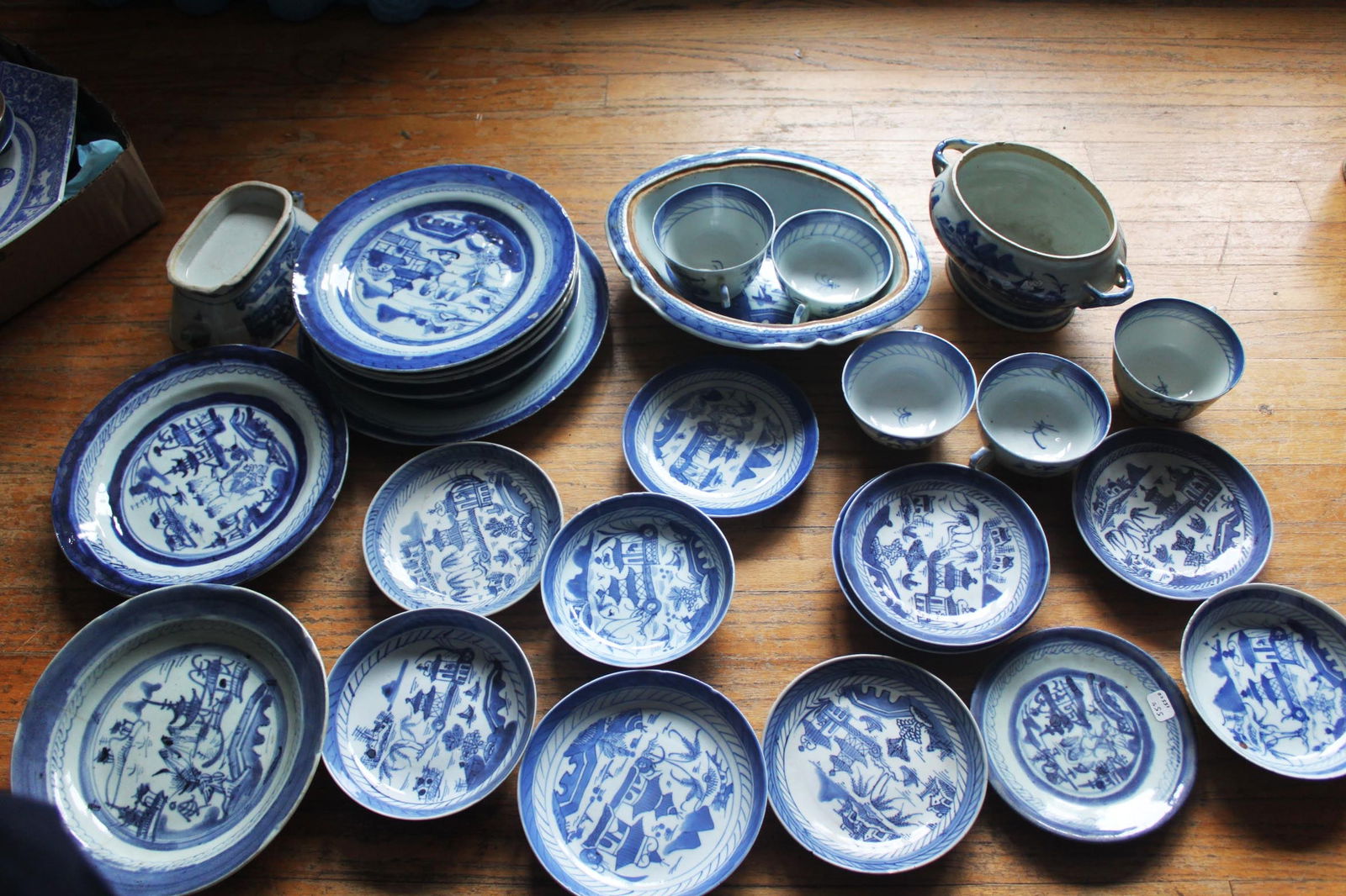 Lot of blue & white porcelain items 26 piece: some of has minor chipped