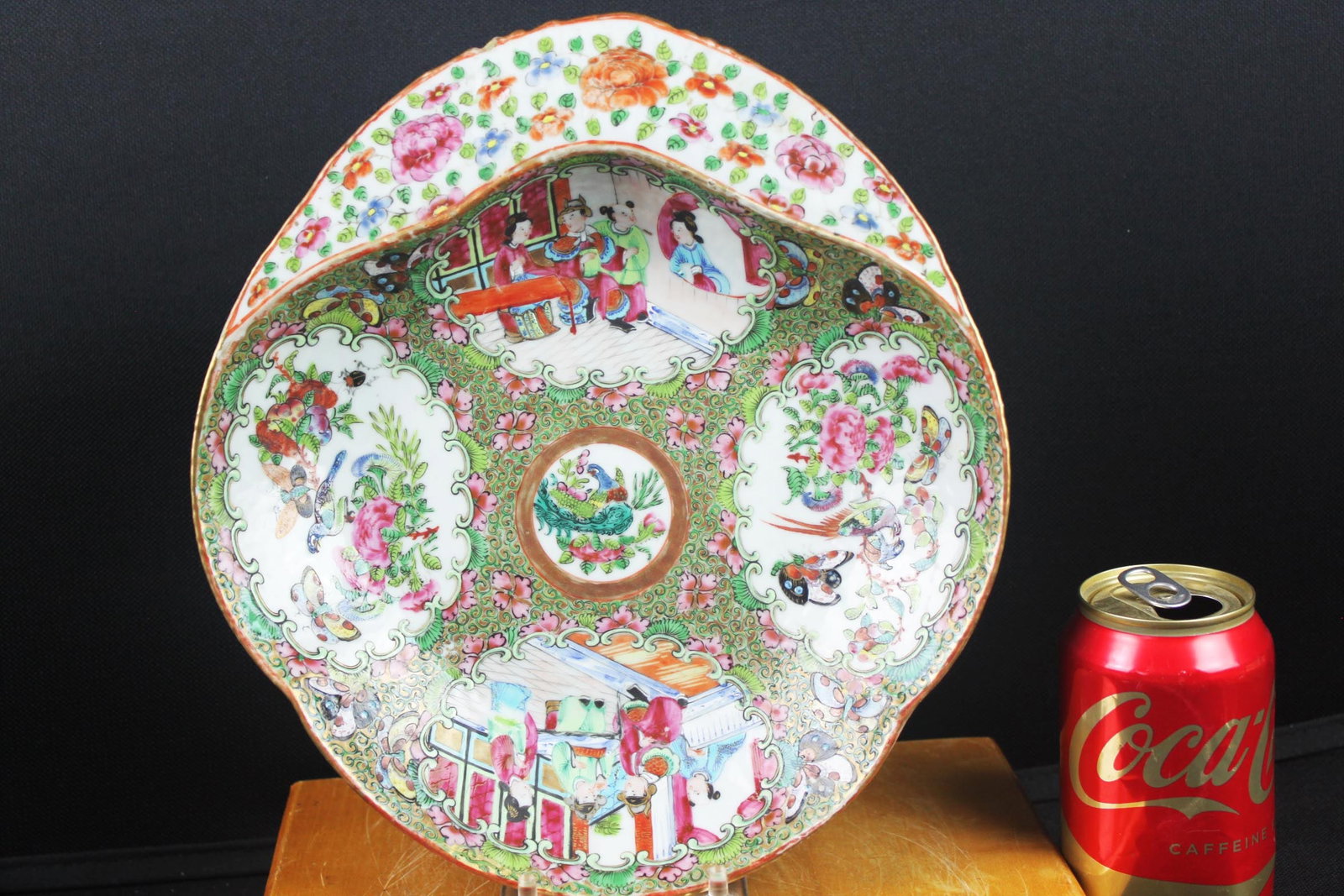 Chinese “Rose Medallion?? porcelain bowl/platter: 10.5''x9.5''x2.5''. likely from the late Qing Dynasty to early Republic period (circa 1880–1930). The shape is lobed / quatrefoil, sometimes called a “melon-rim” or “shaped platter bowl.&r