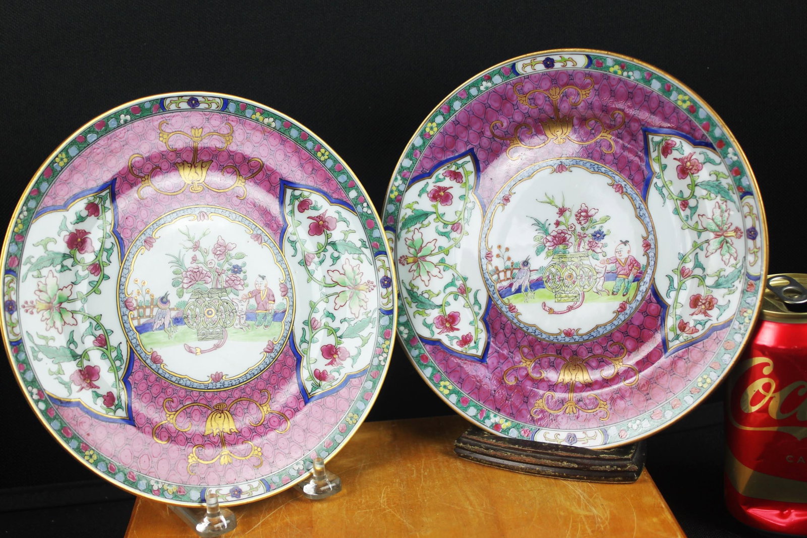Chinese Export Plates with European-style Heraldic / Rococo Elements: 8'' dia.