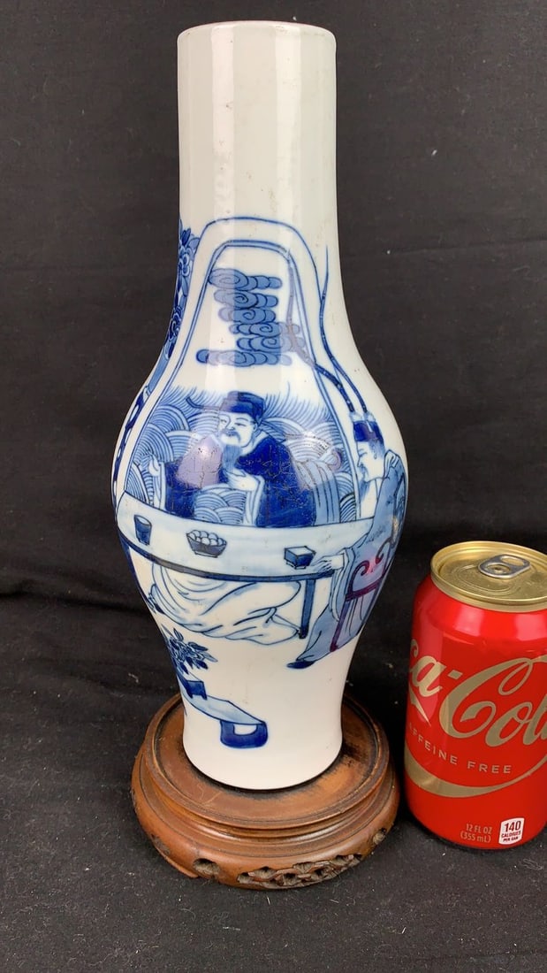 Antique Chinese Blue&white vase: 5''x11.5'' come with wood stand