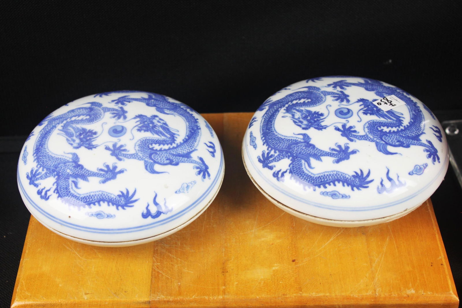 A Pair Antique Chinese Porcelain smal boxes (1 of 14)
