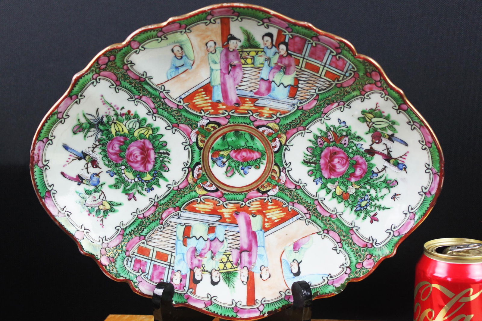 Chinese Export Famille Rose Porcelain Lobed Platter, Figural & Floral Medallions (1 of 7)