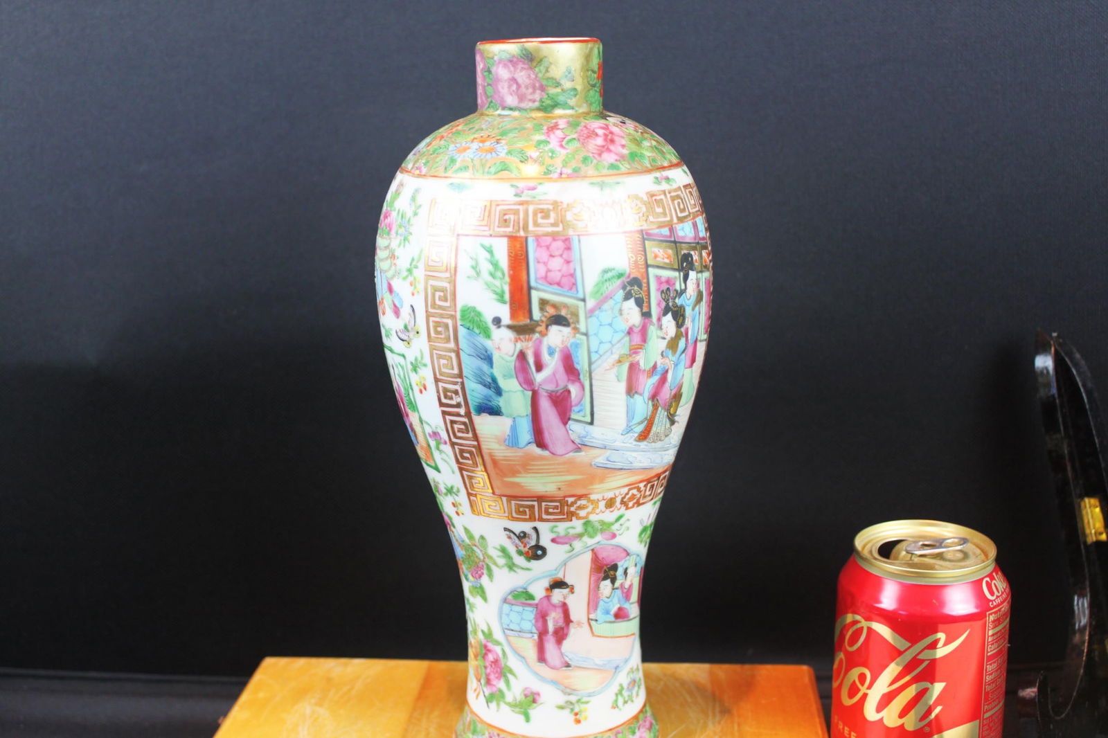 Large Chinese Export Famille Rose Porcelain Vase with Court Ladies, Late Qing Period (1 of 8)