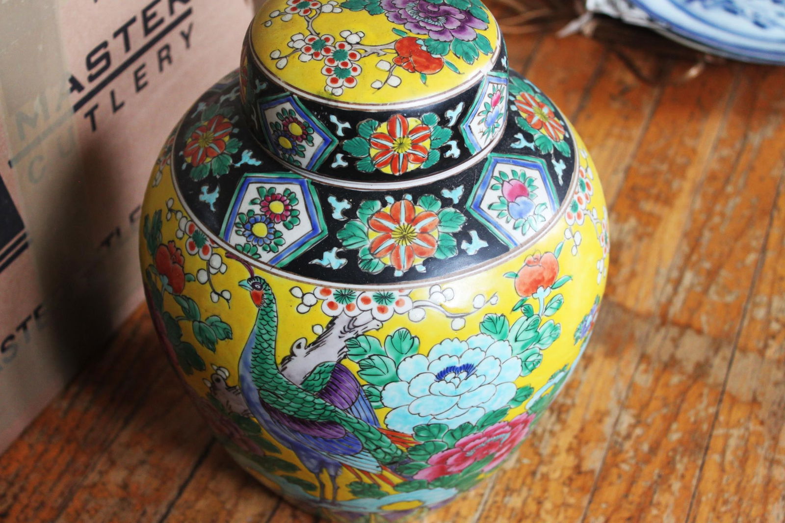 Mid-20th Century Japanese Famille Jaune Style Porcelain Ginger Jar: 11.5''x8.5''