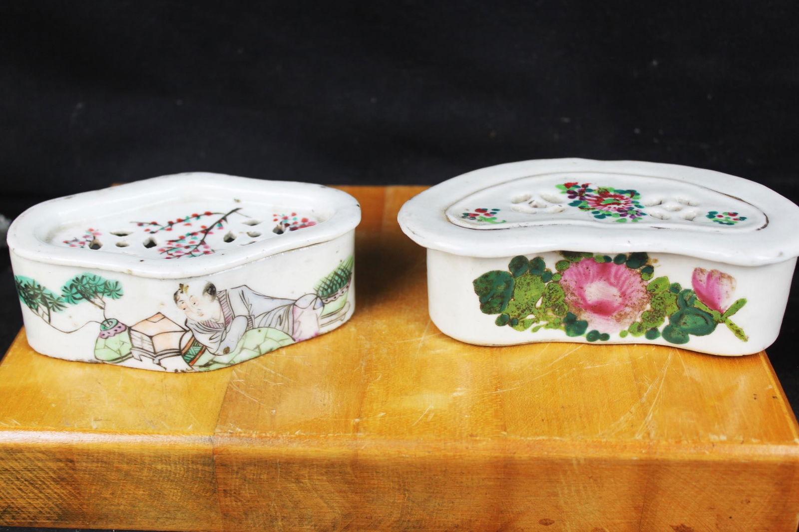 Antique Chinese Hand Painted Porcelain Cricket Box (1 of 10)