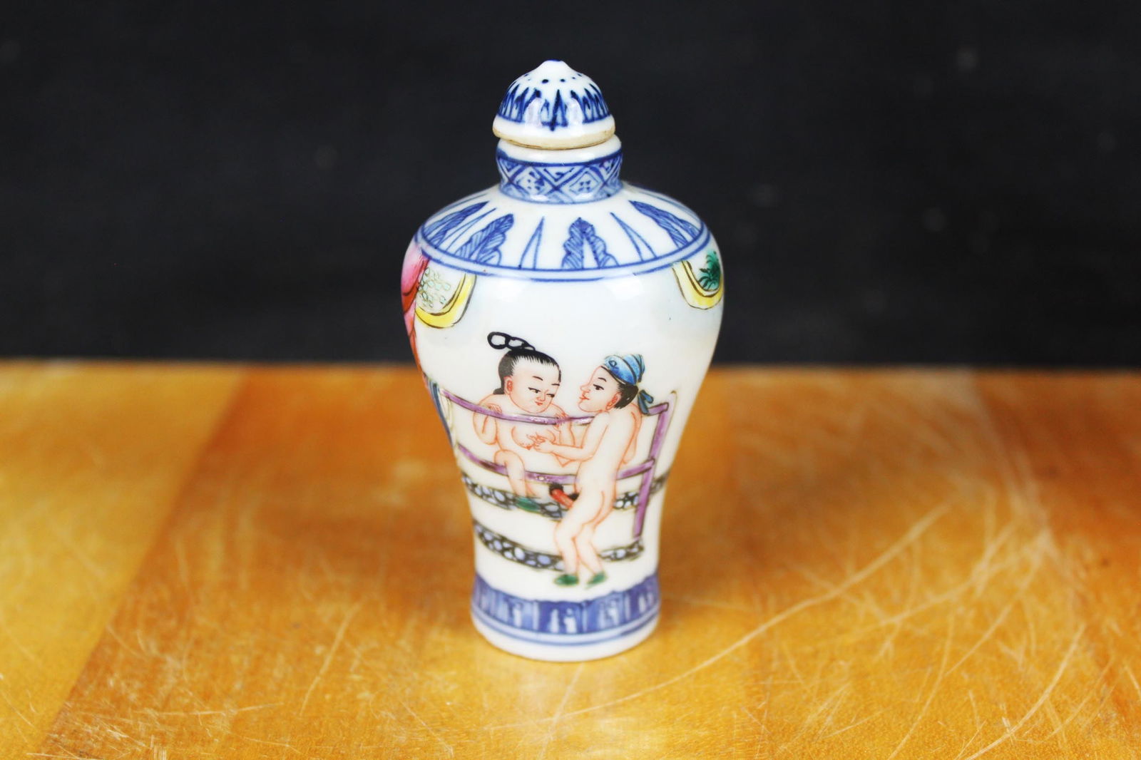 Antique Fine Chinese Old Jingdezhen Porcelain Hand Painting Love Ornament Snuff Bottle (1 of 9)