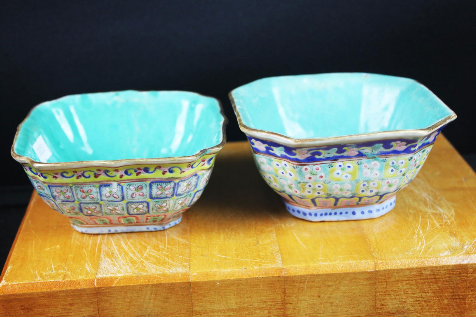 Chinese famille-rose style bowls (1 of 8)