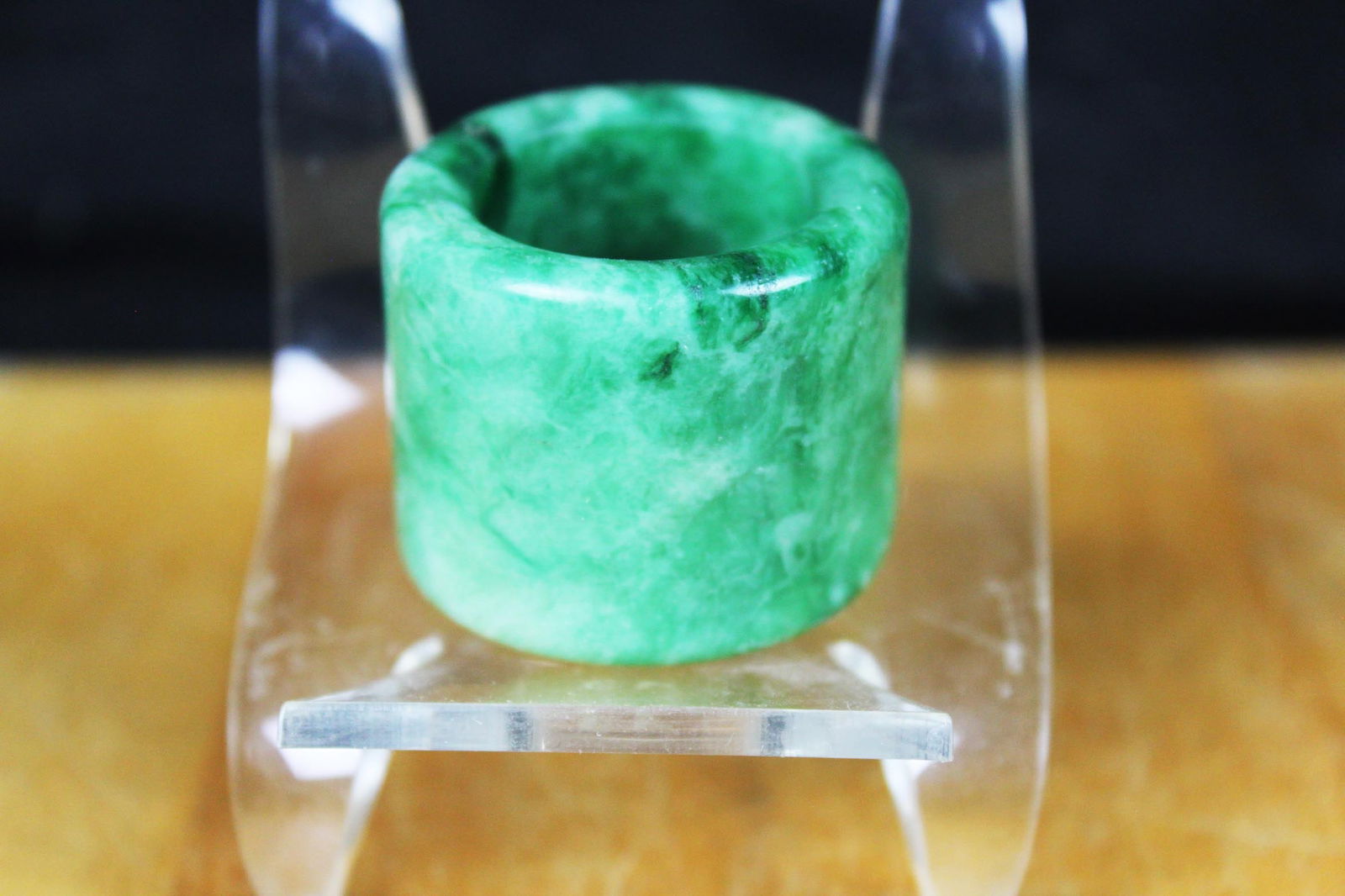 Antique Chinese greeen jade ring (1 of 4)