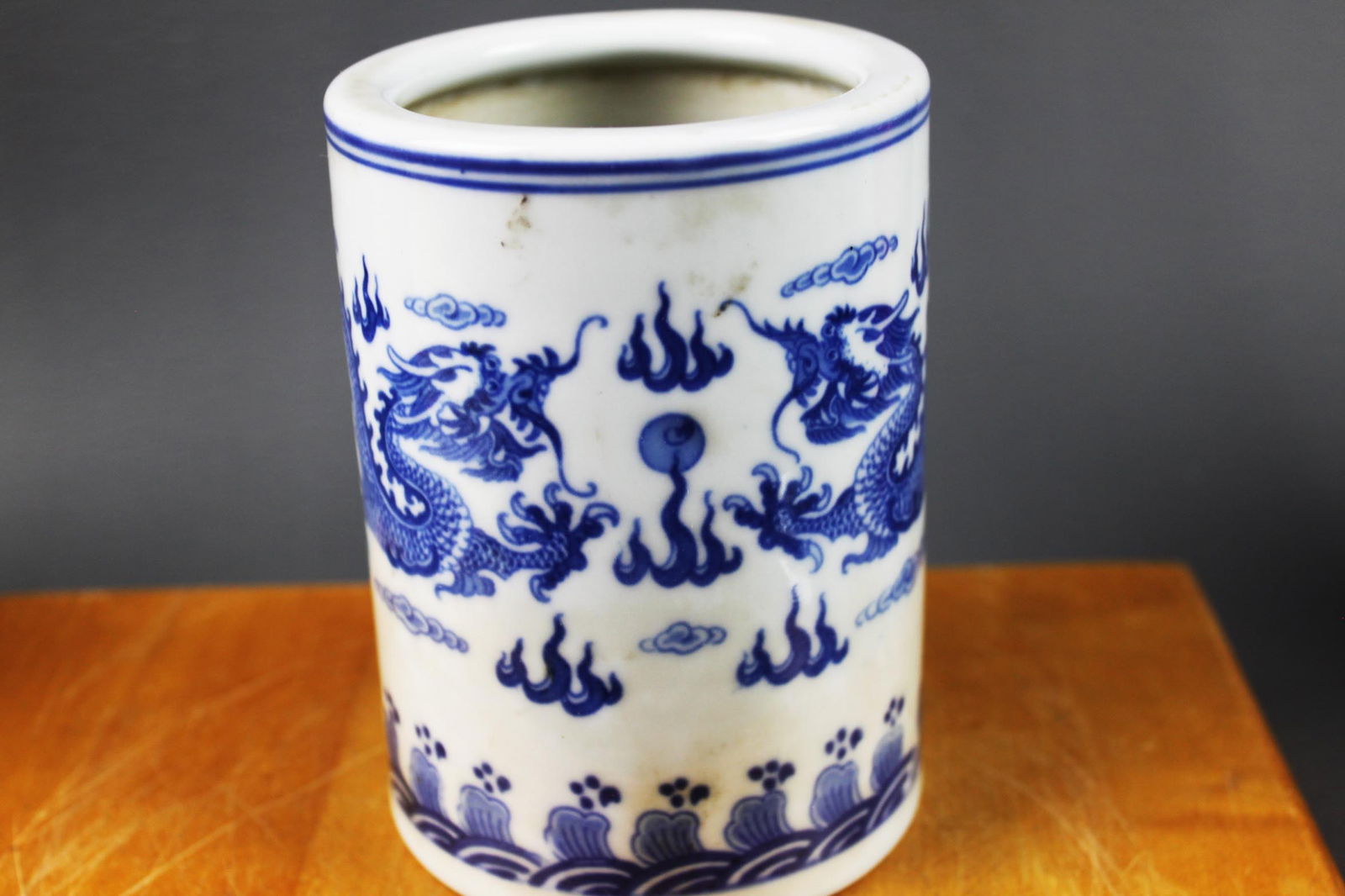 Antique Chinese Blue and White Porcelain Brush Pot: 5''x4''