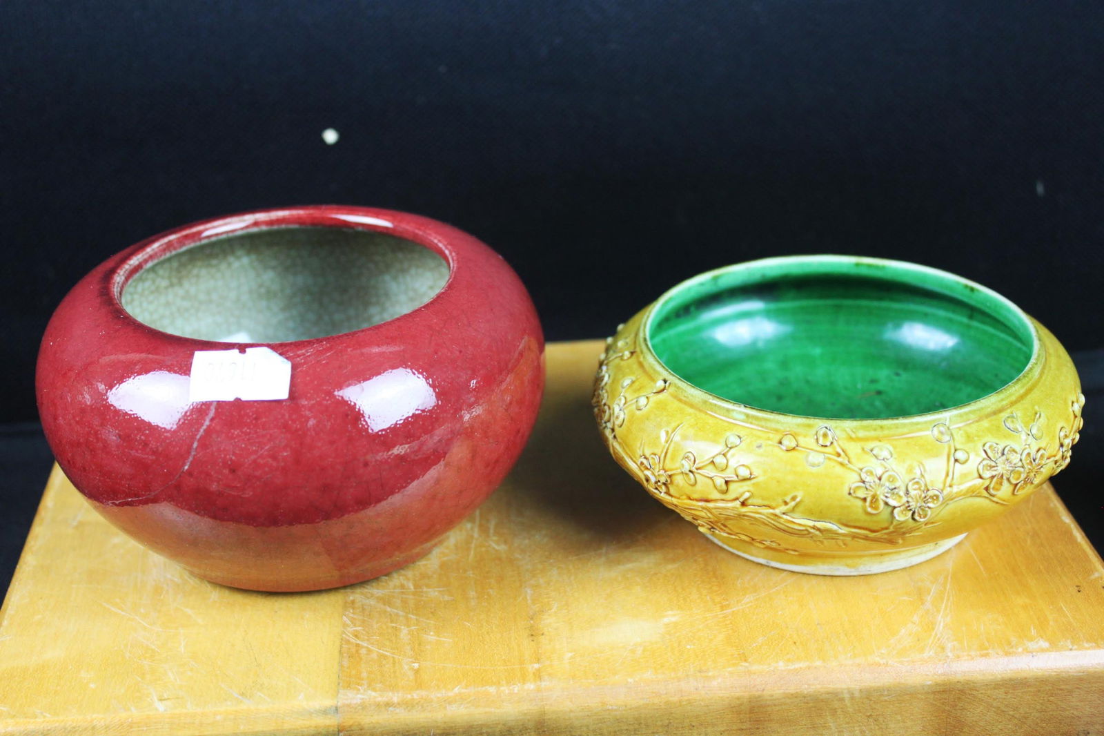 Red crackle-glazed bowl &Yellow glazed relief bowl with green interior (1 of 8)