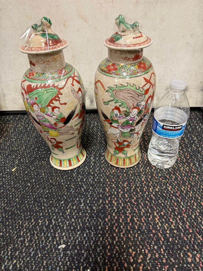 Antique Chinese Famille Rose crackle ware warrior porcelain vase and cover, made circa 1900: 13''x5''