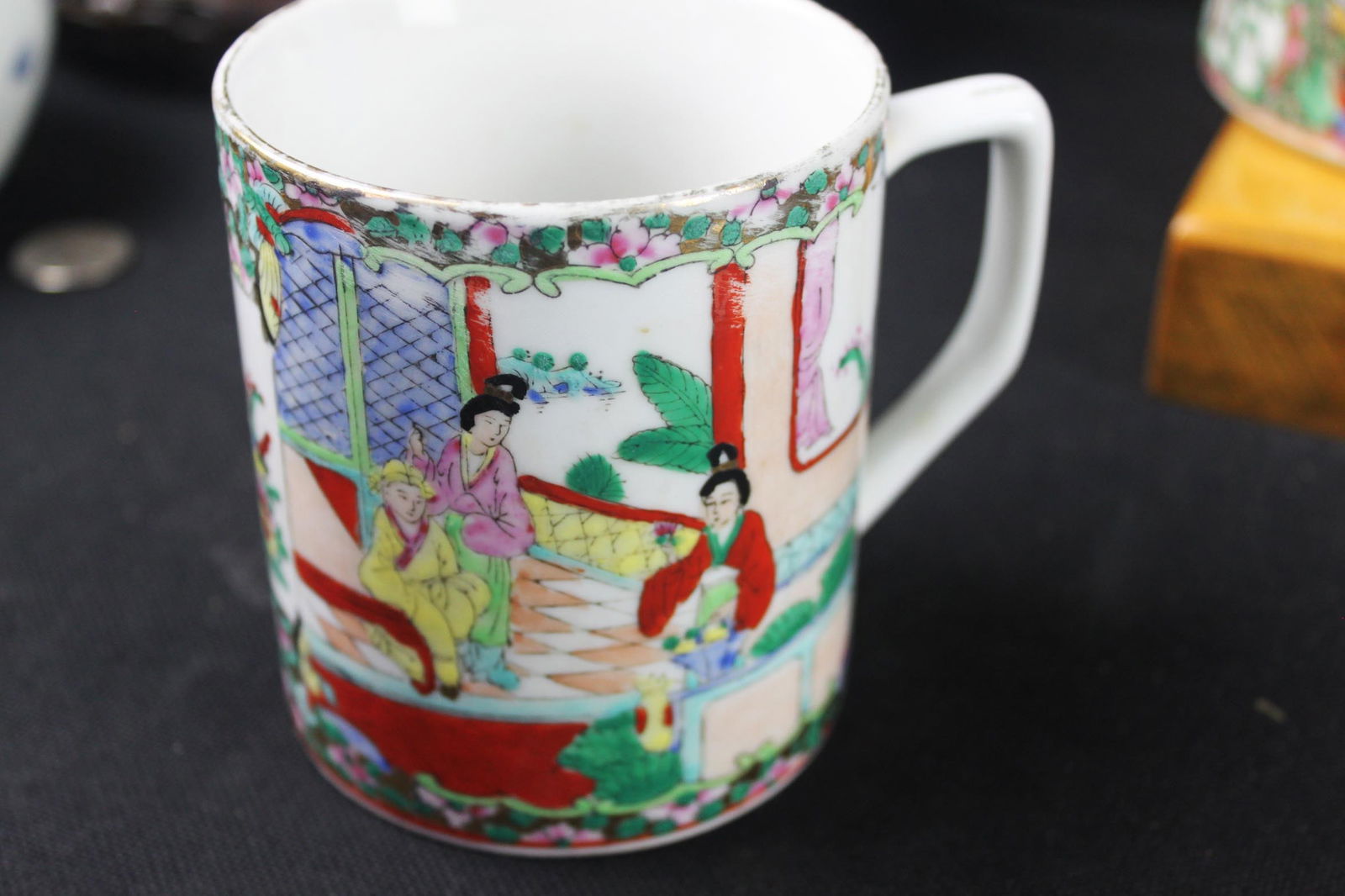 Vintage Chinese Famille Rose Porcelain Lot – Hand-Painted Figures & Floral Decoration - 13