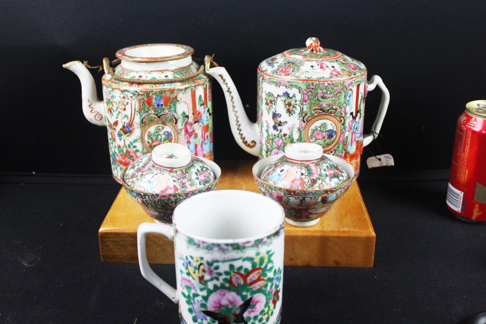 Vintage Chinese Famille Rose Porcelain Lot – Hand-Painted Figures & Floral Decoration (1 of 14)