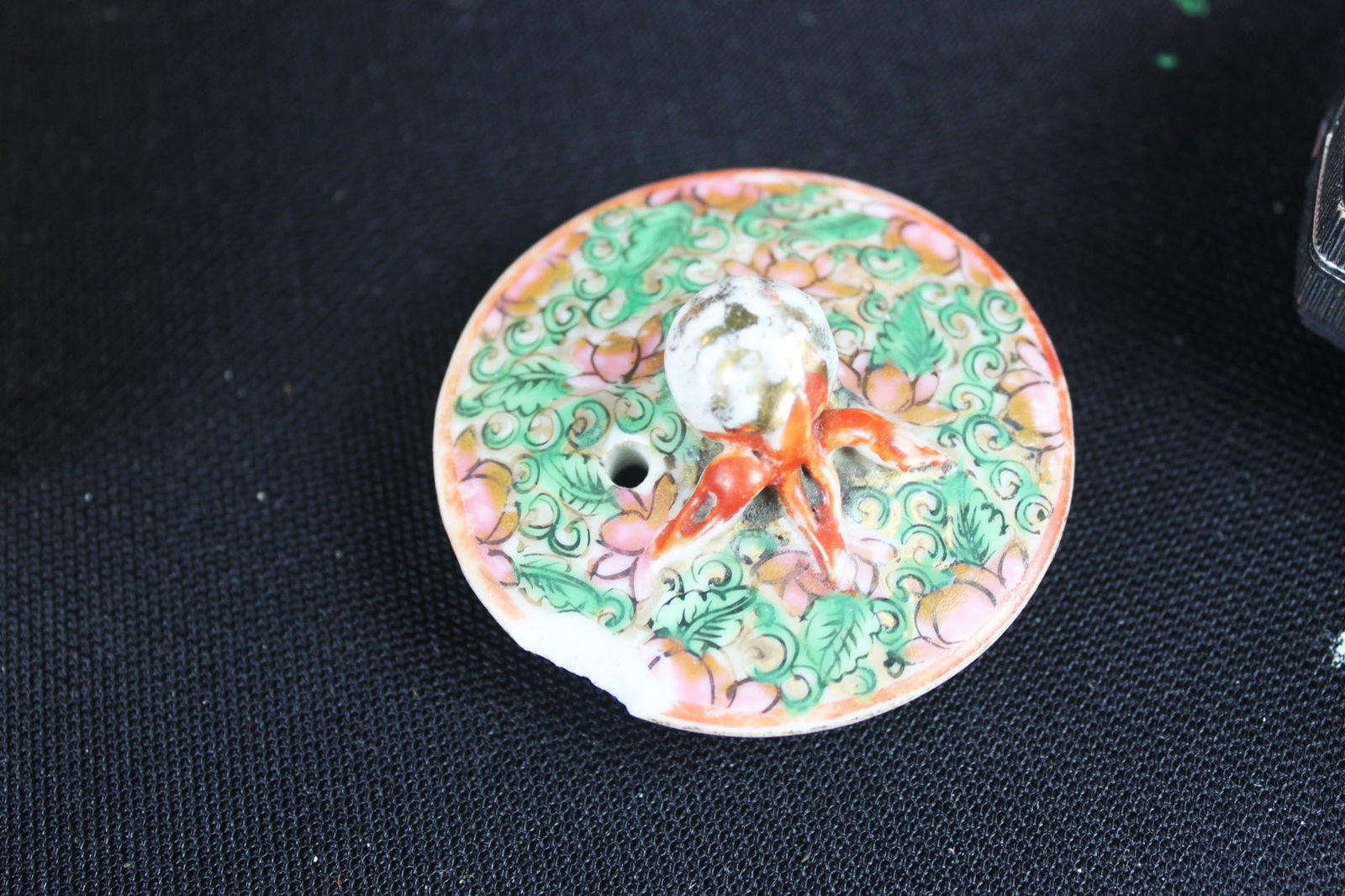 Vintage Chinese Famille Rose Porcelain Lot – Hand-Painted Figures & Floral Decoration - 4