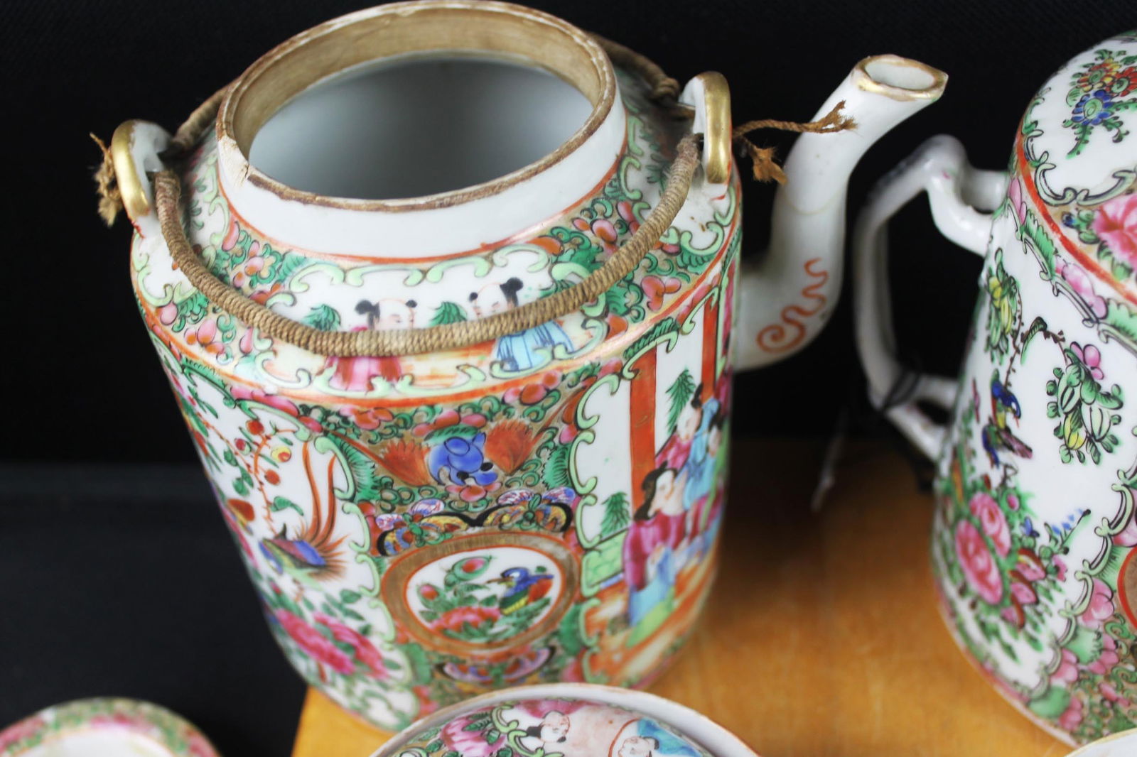 Vintage Chinese Famille Rose Porcelain Lot – Hand-Painted Figures & Floral Decoration - 6