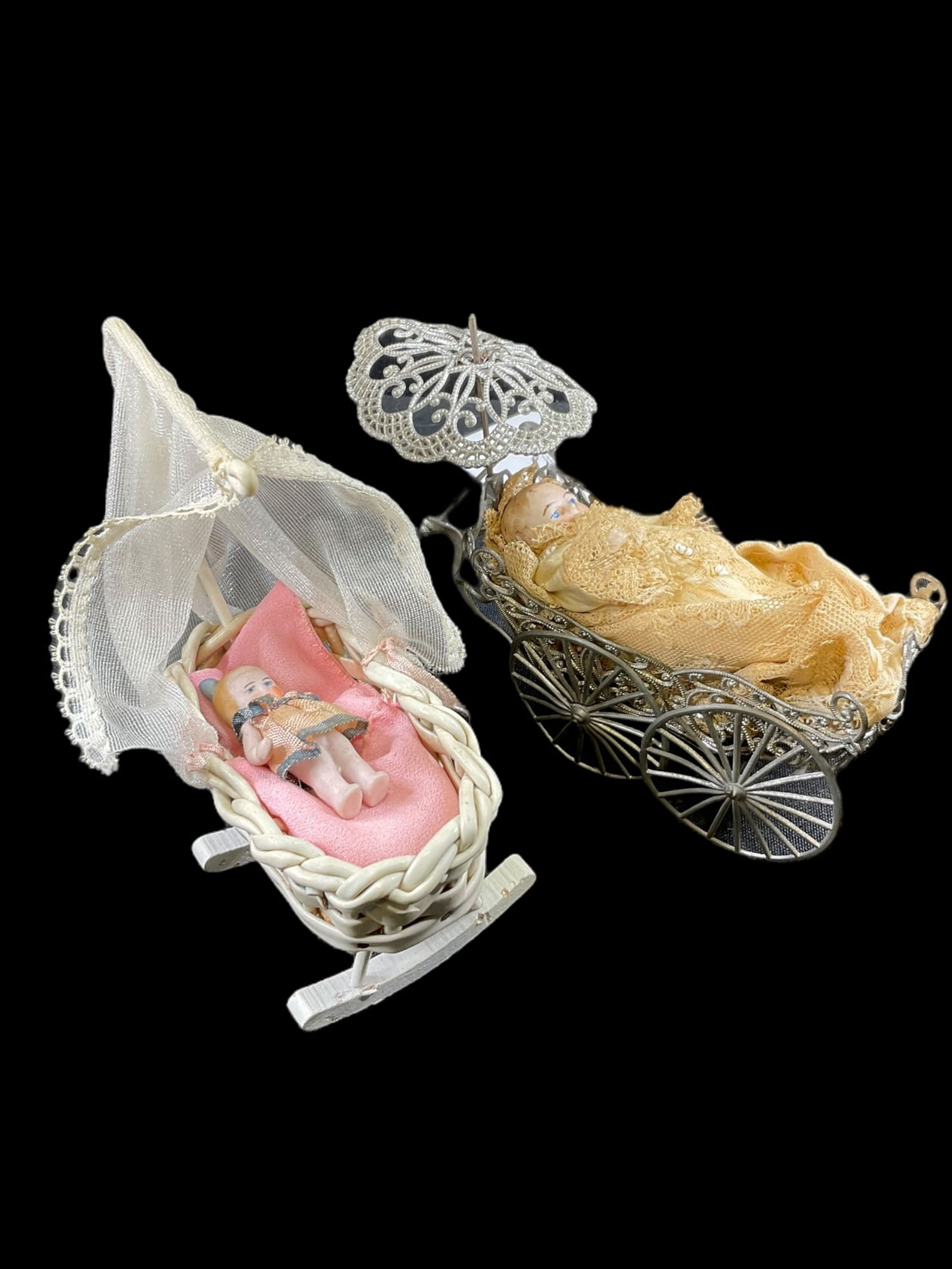 2 Small Dollhouse Babies w/ Carriage & Bassinet (1 of 5)