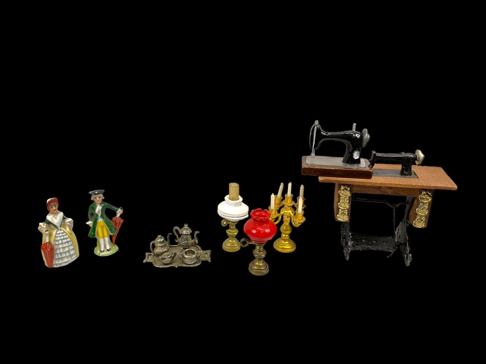 Lot of Assorted Vintage Doll House Accessories (1 of 7)