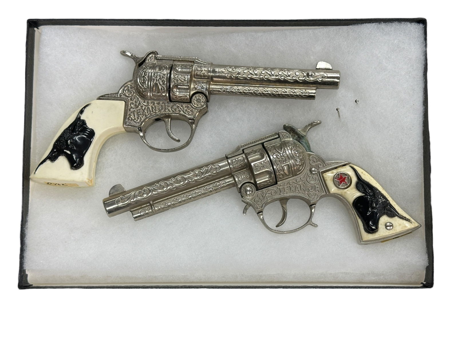 2 Cap Guns in Display Case: 2 Cap Guns in Display Case