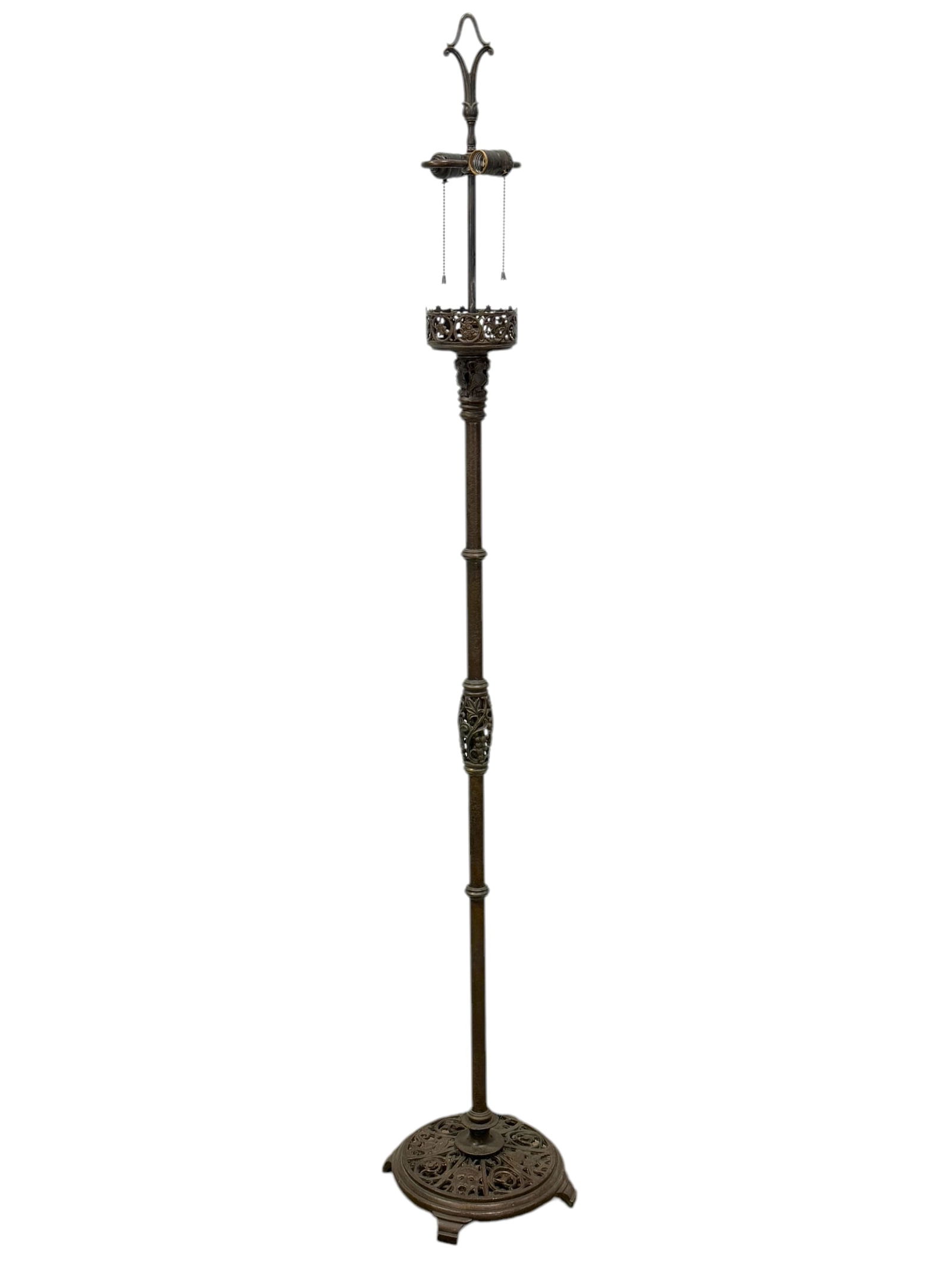 Antique Arts & Crafts Oscar Bach Studios Floor Lamp: Antique Arts & Crafts Oscar Bach Studios Floor Lamp. Oscar Bach Studios label under base of lamp. Measures 66.75" Tall.