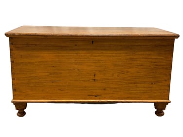 Primitive Blanket Chest on Legs